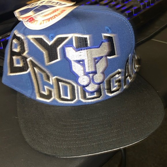 BYU cougar by Apex 1990s vintage hat very rare. Won’t find nowhere else. - Picture 6 of 8